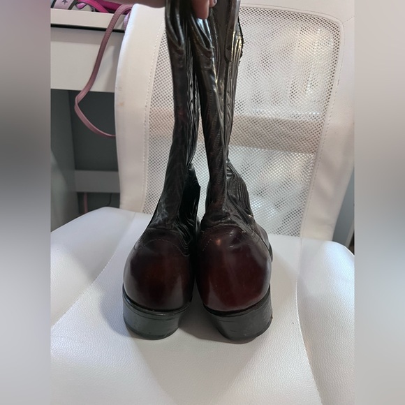 Laredo Brown Heeled Boots - Picture 7 of 8